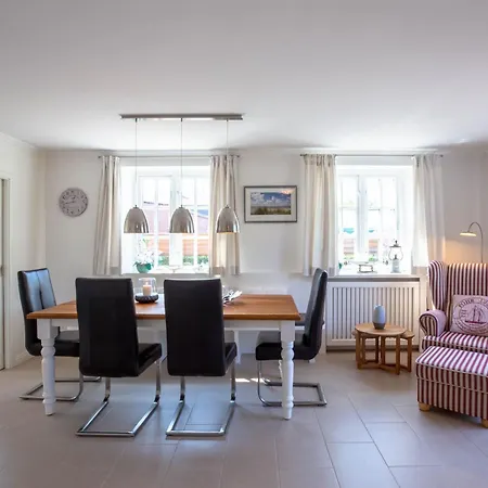 Alt Haus 1 *
